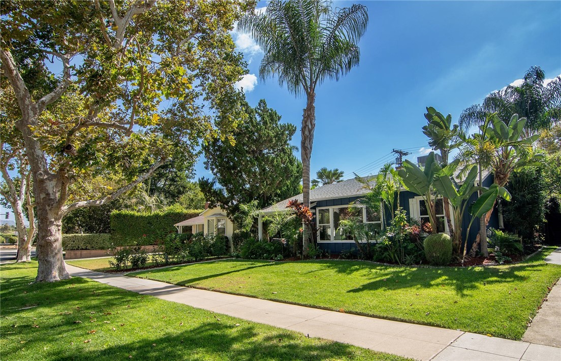1520 Riverside Dr
