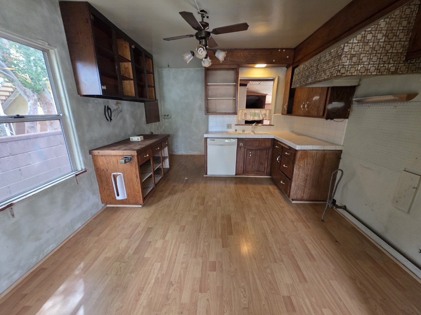 Kitchen alternate view