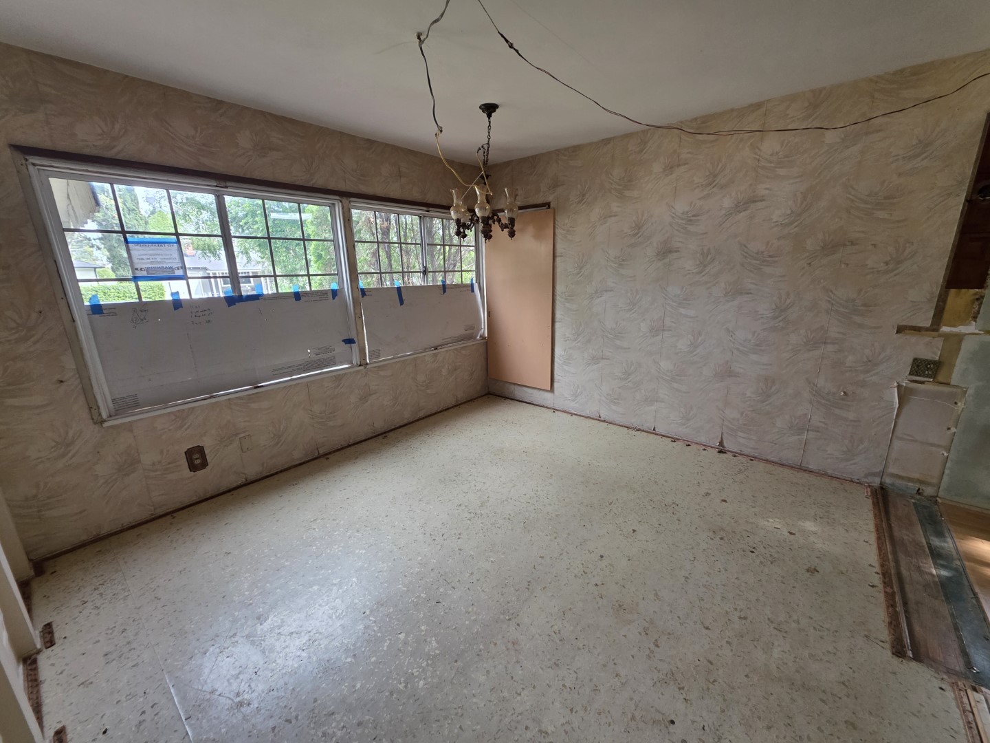 Interior room with windows