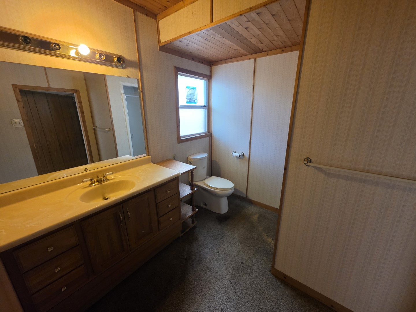 Bathroom vanity