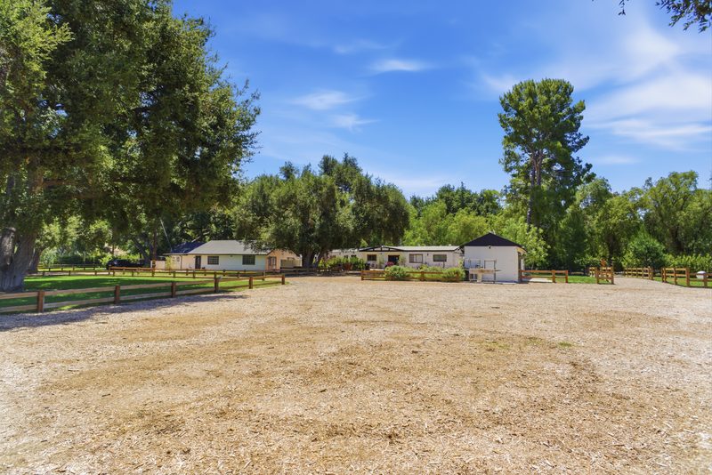 Middle lot toward the residences