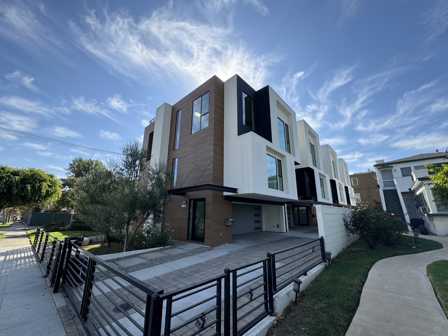 809 N Detroit St front exterior